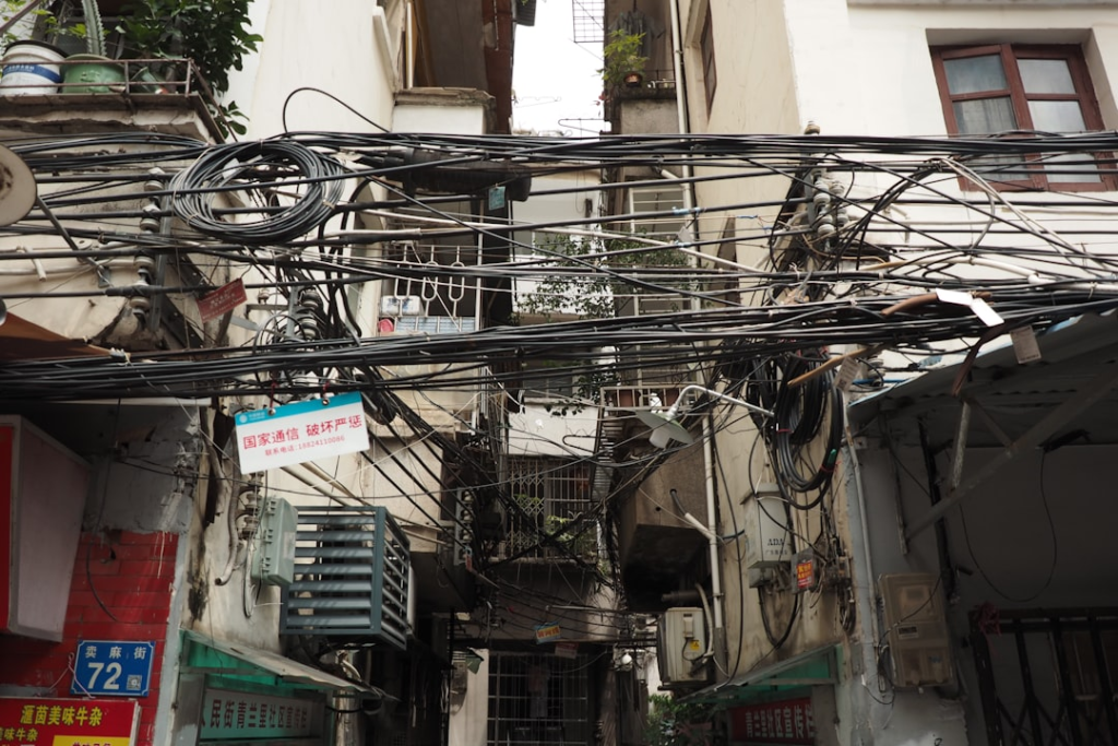 A bunch of wires and wires hanging from a building