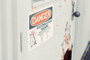 a danger sign on the side of a building